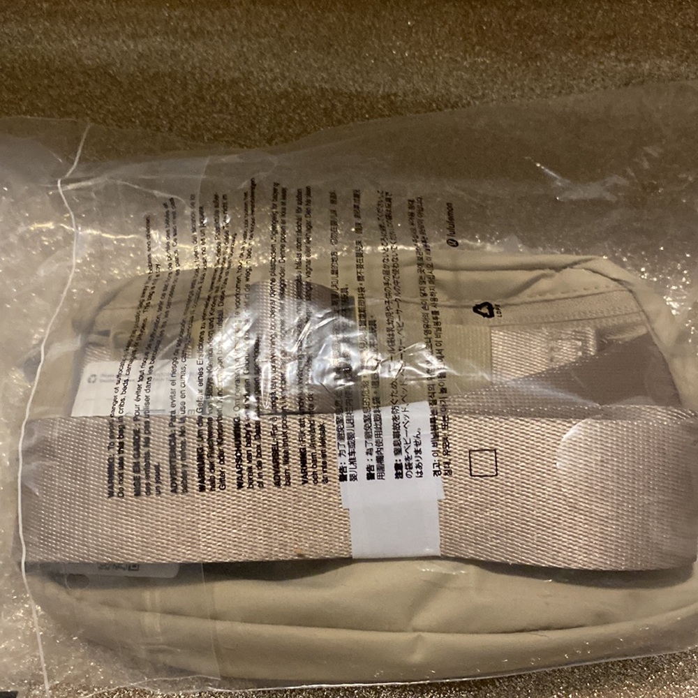 LULULEMON EVERYWHERE BELT BAG IN TRENCH🔥🔥🔥 - Picture 9 of 11